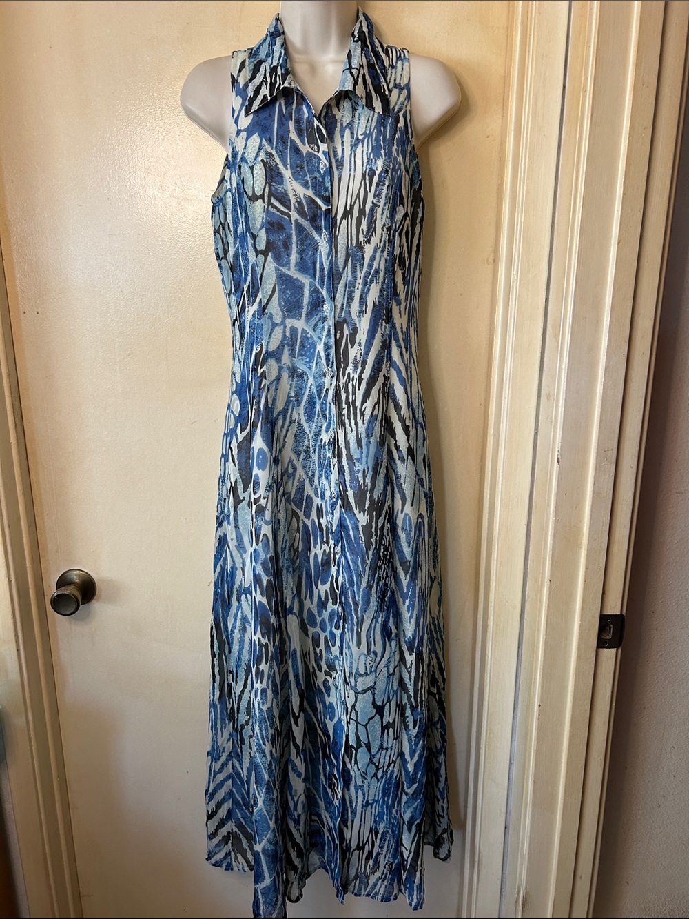 Newport News Blue and White Patterned Sleeveless Collared Maxi Dress size 2